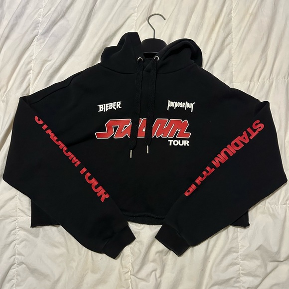 Justine Bieber tour sweater - Picture 1 of 4